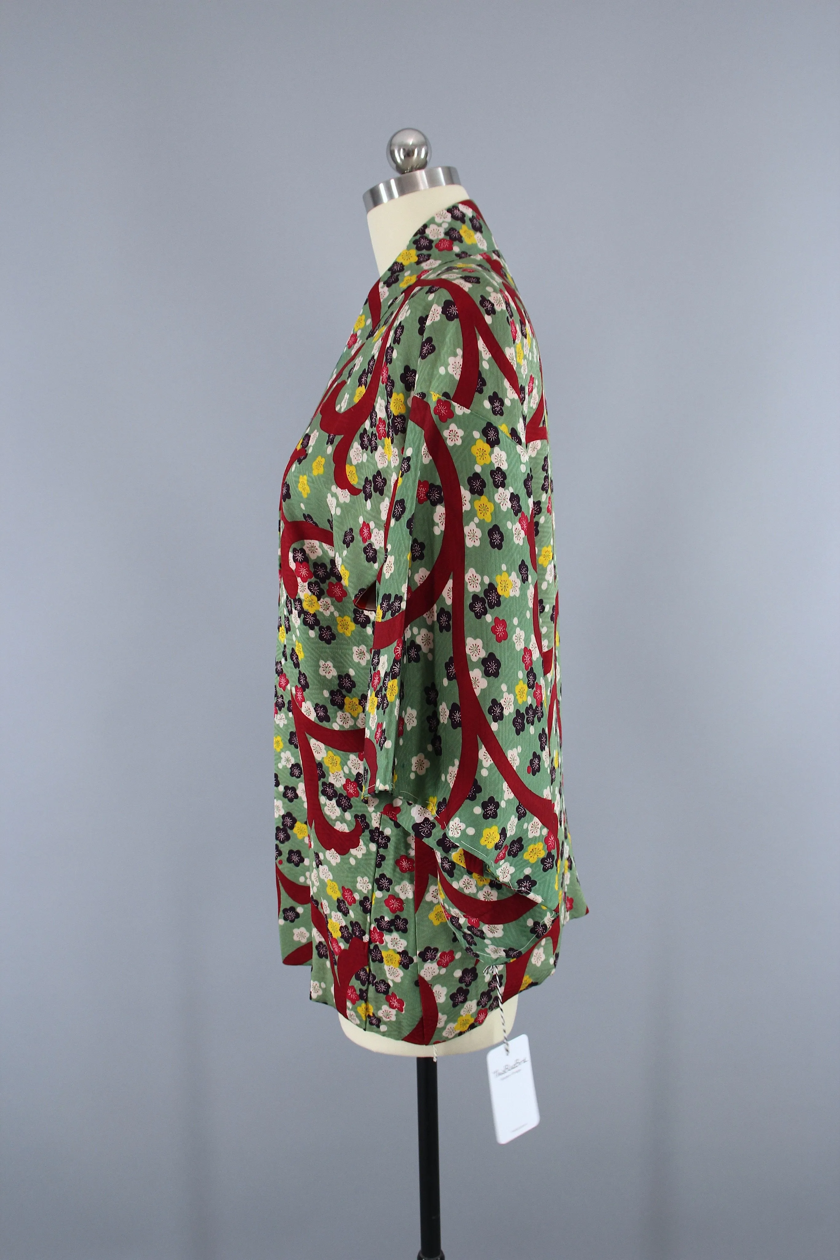 1940s Vintage Silk Haori Kimono Jacket Cardigan in Green & Red Floral Print
