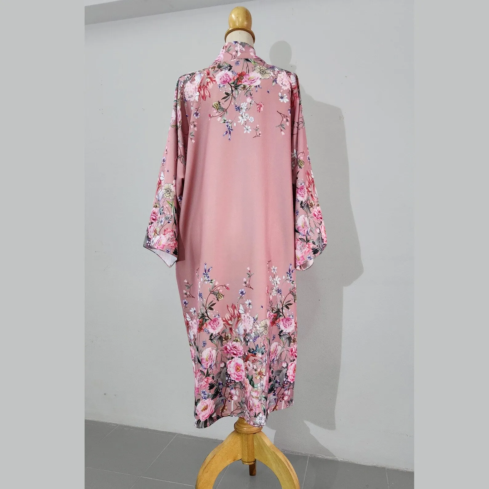 Mauve pink Japanese style and 1920s-inspired loungewear