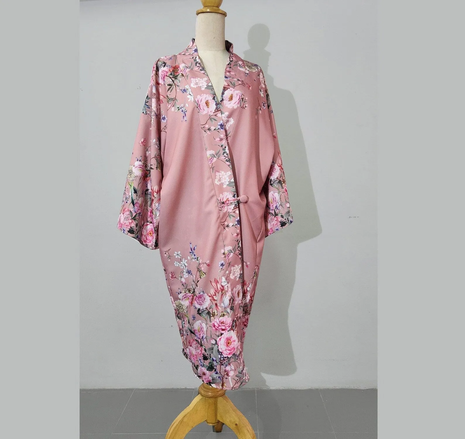 Mauve pink Japanese style and 1920s-inspired loungewear